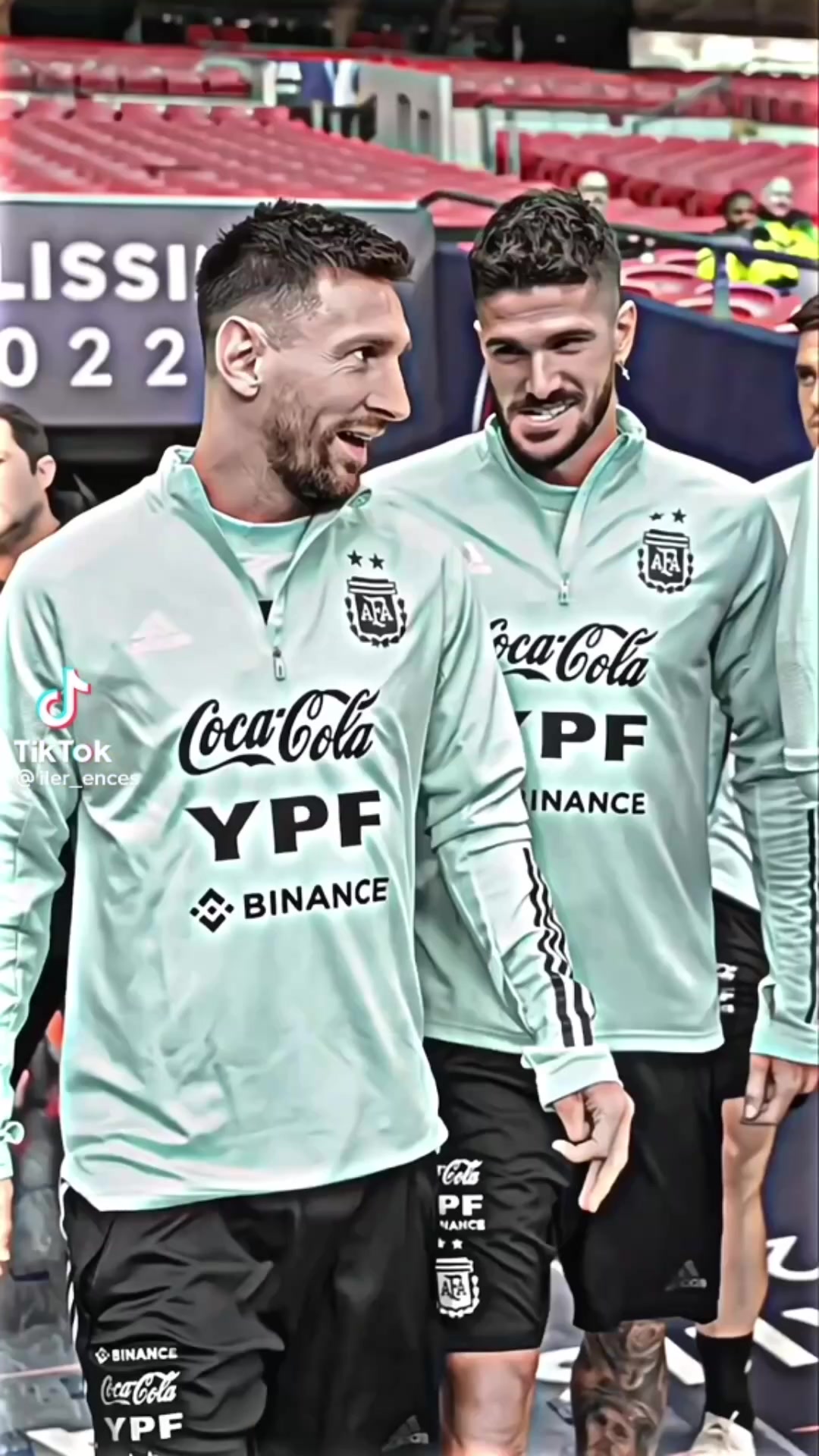 钢铁猛男最温柔的眼神德保罗总是以拉丝的眼神望向梅西